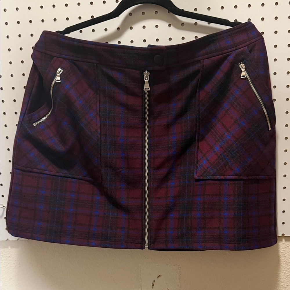 Express Burgundy Plaid Mini Skirt. Zip Front High Waisted Moto Style